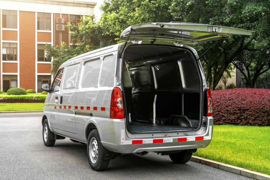 Багажник WuLing Rongguang EV Van 2020 года  (фото 2 из 3)